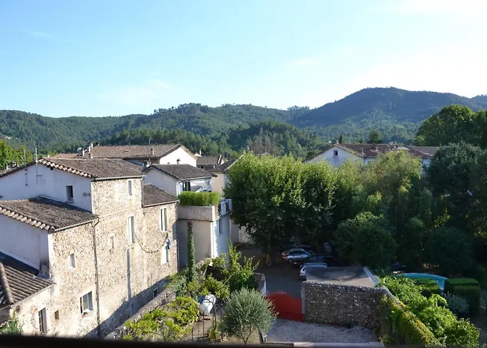 St Jean Du Gard : Spacious Apartment With Use Of Pool