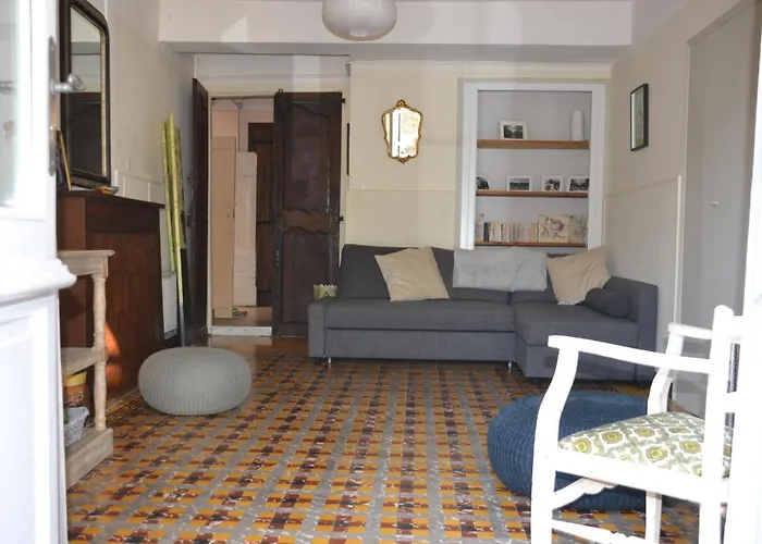St Jean Du Gard : Spacious Apartment With Use Of Pool